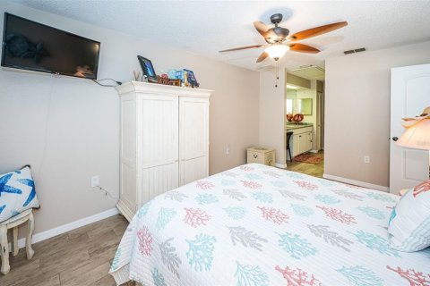 Condo in Holiday, Florida, 2 bedrooms  № 1334098 - photo 24