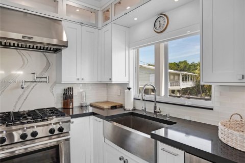 Villa ou maison à vendre à Tavernier, Floride: 4 chambres № 886112 - photo 8