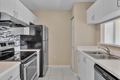 Condo in Miramar, Florida, 1 bedroom  № 1328351 - photo 11