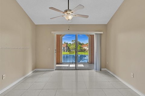 Condo in Miramar, Florida, 1 bedroom  № 1328351 - photo 4