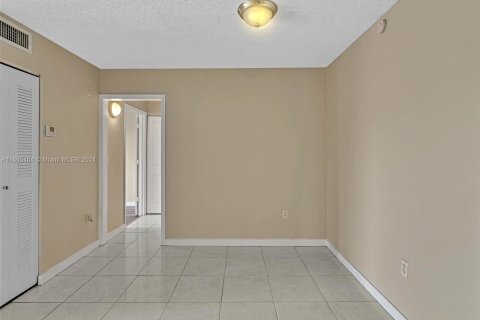 Condominio en venta en Miramar, Florida, 1 dormitorio, 55.74 m2 № 1328351 - foto 13