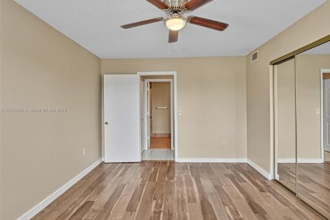 Condo in Miramar, Florida, 1 bedroom  № 1328351 - photo 15