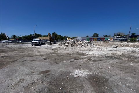 Commercial property in Miami, Florida № 1153968 - photo 1