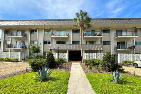 Condo in Tampa, Florida, 1 bedroom  № 1349377 - photo 1