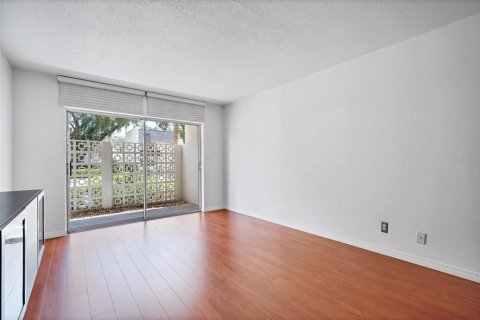 Condo in Tampa, Florida, 1 bedroom  № 1349377 - photo 5