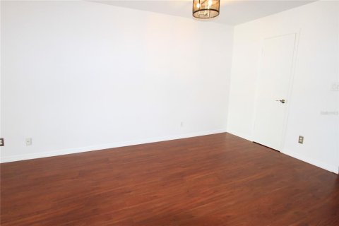 Condo in Tampa, Florida, 1 bedroom  № 1349377 - photo 10