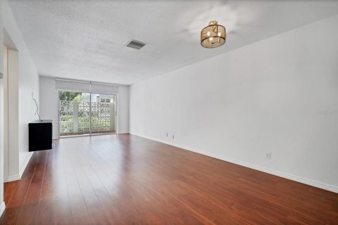 Copropriété à vendre à Tampa, Floride: 1 chambre, 61.97 m2 № 1349377 - photo 3