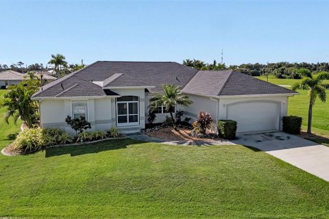 Villa ou maison à vendre à Punta Gorda, Floride: 4 chambres, 214.6 m2 № 1349443 - photo 1