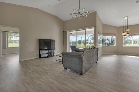 Villa ou maison à vendre à Punta Gorda, Floride: 4 chambres, 214.6 m2 № 1349443 - photo 11