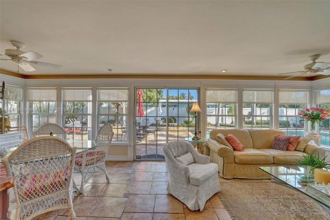 Villa ou maison à vendre à Lighthouse Point, Floride: 2 chambres, 180.04 m2 № 783818 - photo 2