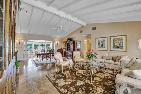 Villa ou maison à vendre à Lighthouse Point, Floride: 2 chambres, 180.04 m2 № 783818 - photo 1