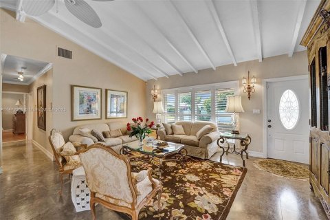 Villa ou maison à vendre à Lighthouse Point, Floride: 2 chambres, 180.04 m2 № 783818 - photo 5
