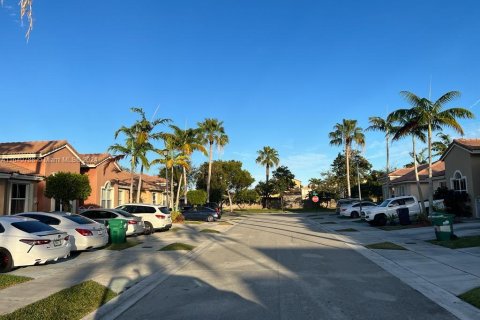 Touwnhouse à louer à Homestead, Floride: 3 chambres, 112.97 m2 № 1351691 - photo 2