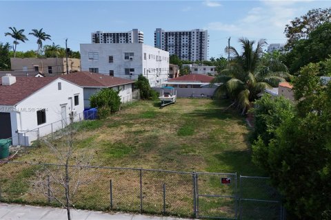 Terreno en venta en Miami, Florida № 1351738 - foto 1