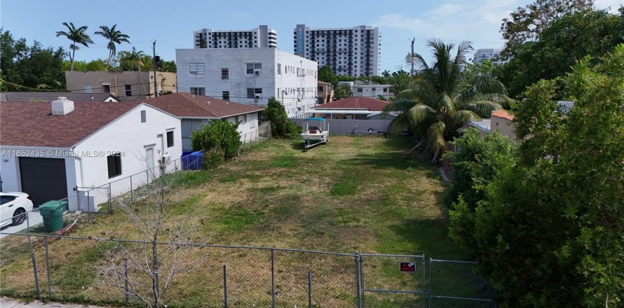 Terreno en Miami, Florida № 1351738