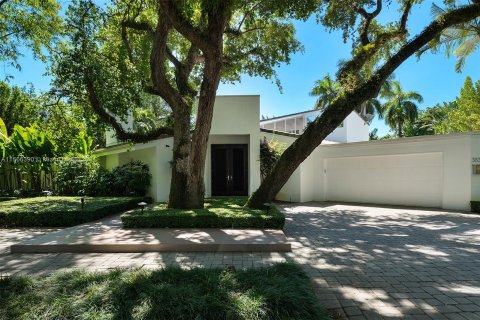 House in Miami, Florida 7 bedrooms, 421.78 sq.m. № 1351690 - photo 29