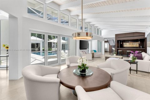 Villa ou maison à vendre à Miami, Floride: 7 chambres, 421.78 m2 № 1351690 - photo 1