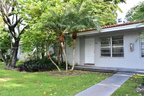 Villa ou maison à vendre à Palmetto Bay, Floride: 2 chambres, 93.18 m2 № 1351788 - photo 1