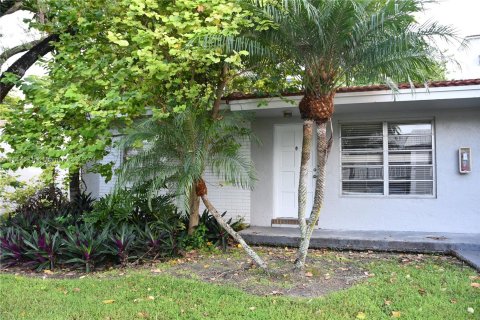 Villa ou maison à vendre à Palmetto Bay, Floride: 2 chambres, 93.18 m2 № 1351788 - photo 2