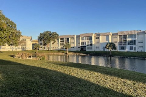 Condominio en venta en Sunrise, Florida, 2 dormitorios, 78.97 m2 № 942478 - foto 1