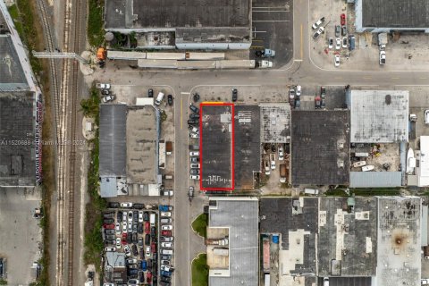 Commercial property in Hialeah, Florida № 967844 - photo 19