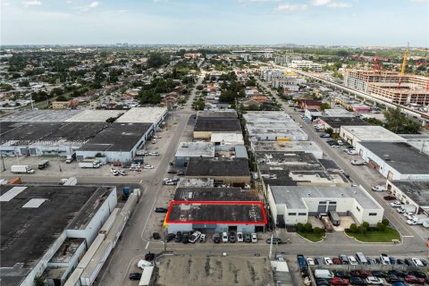Commercial property in Hialeah, Florida № 967844 - photo 24