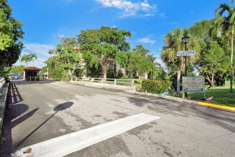 Condo in Lauderhill, Florida, 2 bedrooms  № 1121215 - photo 19