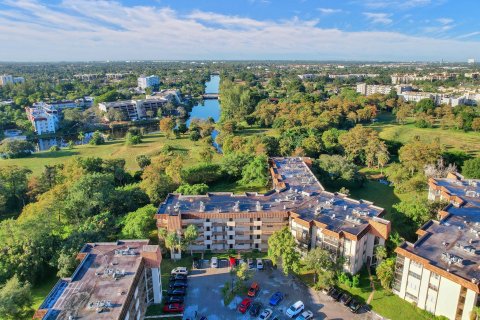 Condo in Lauderhill, Florida, 2 bedrooms  № 1121215 - photo 12