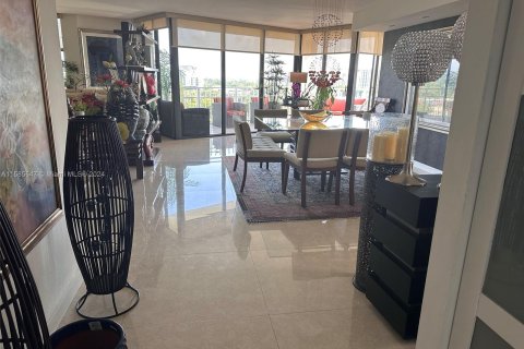 Condominio en venta en Miami, Florida, 3 dormitorios, 177.72 m2 № 1173401 - foto 2