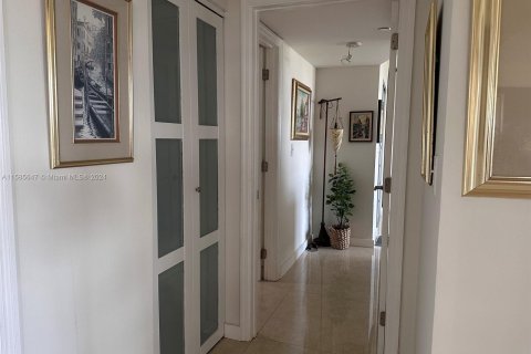 Condo in Miami, Florida, 3 bedrooms  № 1173401 - photo 24