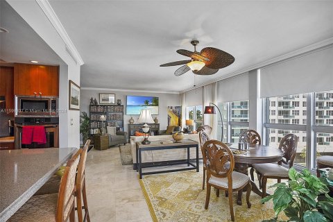 Condo in Miami Beach, Florida, 2 bedrooms  № 1215874 - photo 11