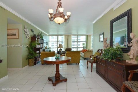 Condo in Miami Beach, Florida, 2 bedrooms  № 1215874 - photo 6