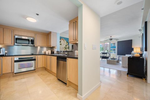 Condo in Miami Beach, Florida, 2 bedrooms  № 979083 - photo 25