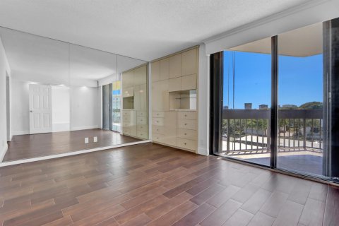 Condo in West Palm Beach, Florida, 2 bedrooms  № 1121048 - photo 7