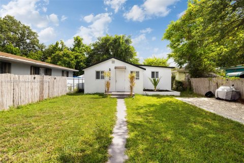 Villa ou maison à vendre à Miami, Floride: 4 chambres, 97.92 m2 № 1294404 - photo 4