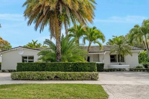 Villa ou maison à vendre à Aventura, Floride: 5 chambres, 295.24 m2 № 1294655 - photo 1