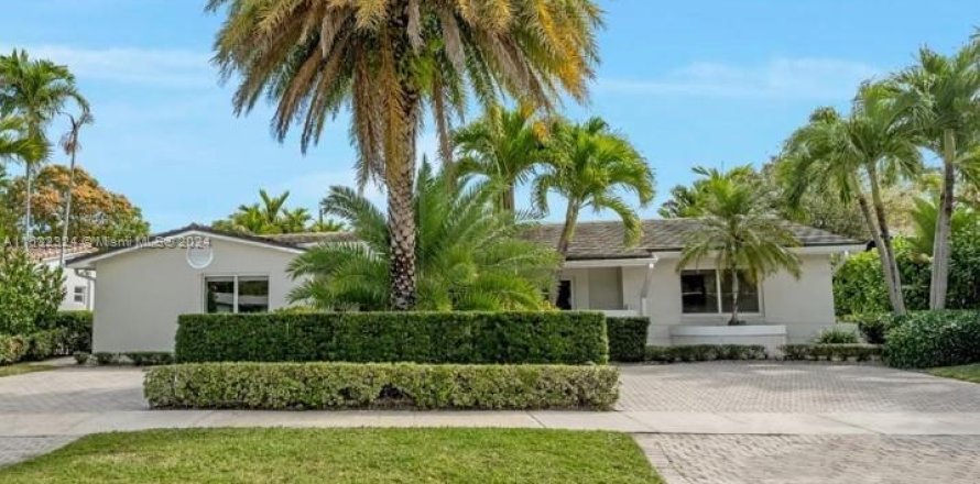 Villa ou maison à Aventura, Floride 5 chambres, 295.24 m2 № 1294655