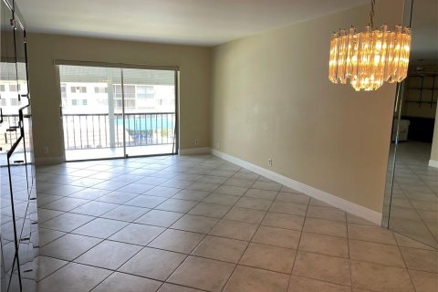 Condo in Pembroke Pines, Florida, 2 bedrooms  № 841932 - photo 8