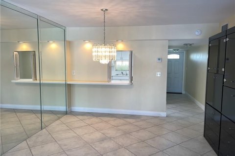 Copropriété à vendre à Pembroke Pines, Floride: 2 chambres, 108.7 m2 № 841932 - photo 7