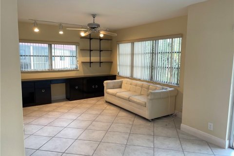 Condominio en venta en Pembroke Pines, Florida, 2 dormitorios, 108.7 m2 № 841932 - foto 5