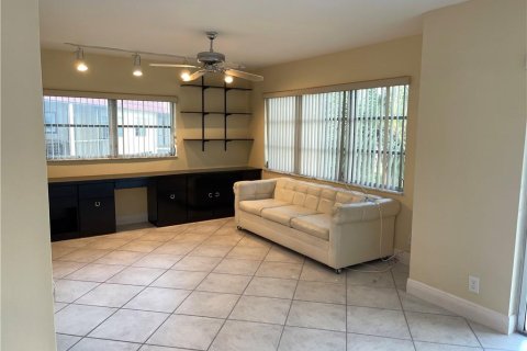 Condo in Pembroke Pines, Florida, 2 bedrooms  № 841932 - photo 5