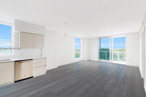 Condo in Miami, Florida, 1 bedroom  № 1389931 - photo 3