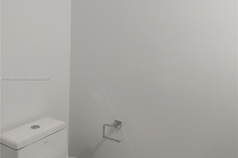 Condo in Miami, Florida, 1 bedroom  № 1389983 - photo 11