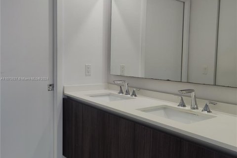 Condo in Miami, Florida, 1 bedroom  № 1389983 - photo 9