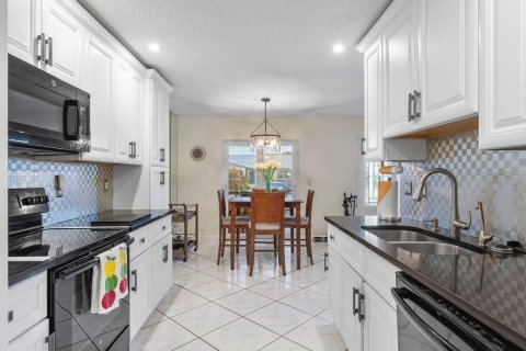 Villa ou maison à vendre à West Palm Beach, Floride: 2 chambres, 116.13 m2 № 1117935 - photo 28