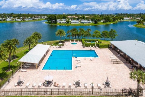 Villa ou maison à vendre à West Palm Beach, Floride: 2 chambres, 116.13 m2 № 1117935 - photo 2