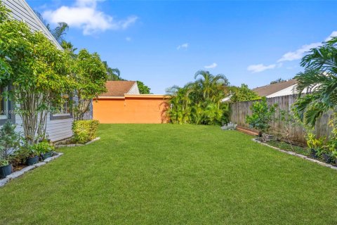 Villa ou maison à vendre à Pembroke Pines, Floride: 2 chambres, 96.15 m2 № 1431430 - photo 23