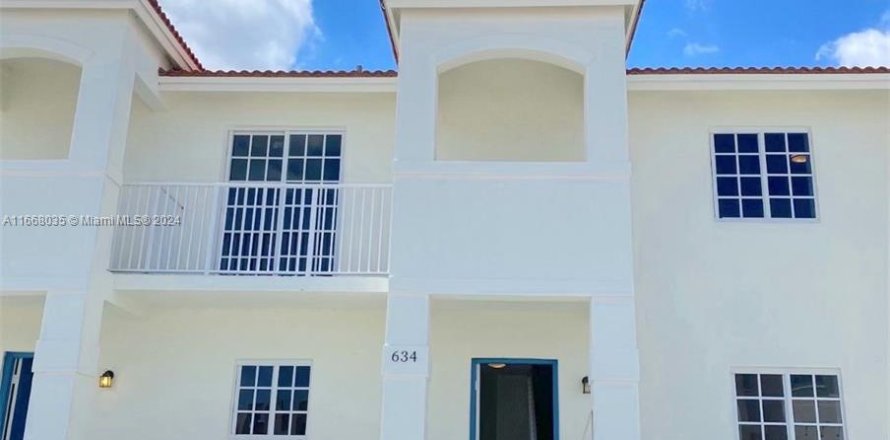 Townhouse in Florida City, Florida 2 bedrooms, 105.91 sq.m. № 1384202