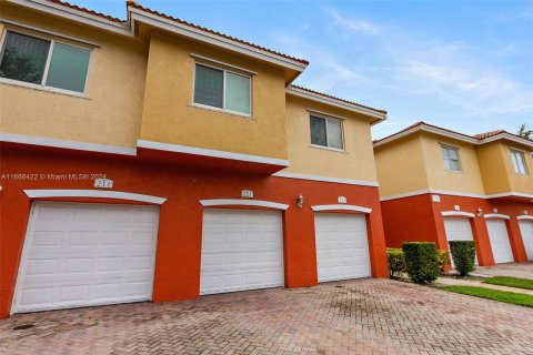 Townhouse in Davie, Florida 3 bedrooms, 131.55 sq.m. № 1384155 - photo 2