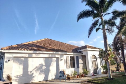 Villa ou maison à vendre à Punta Gorda, Floride: 3 chambres, 212.56 m2 № 1256374 - photo 1